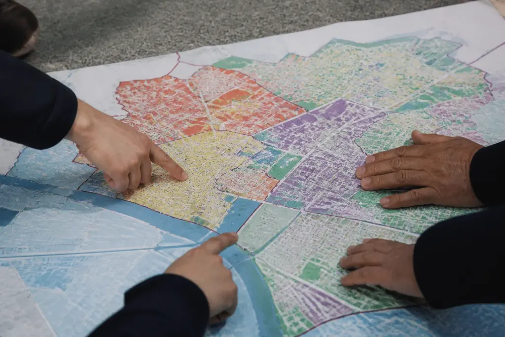 Cartes colorees montrant disparites urbaines zones differentes