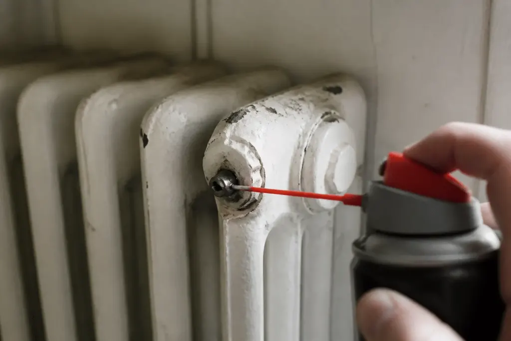 Vis grippee sur radiateur fonte avec bidon degrippant