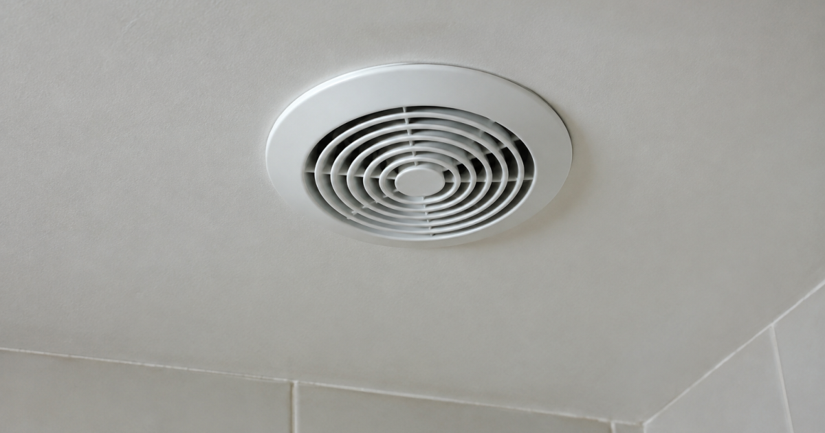 Grille extraction circulaire blanche plafond salle bain